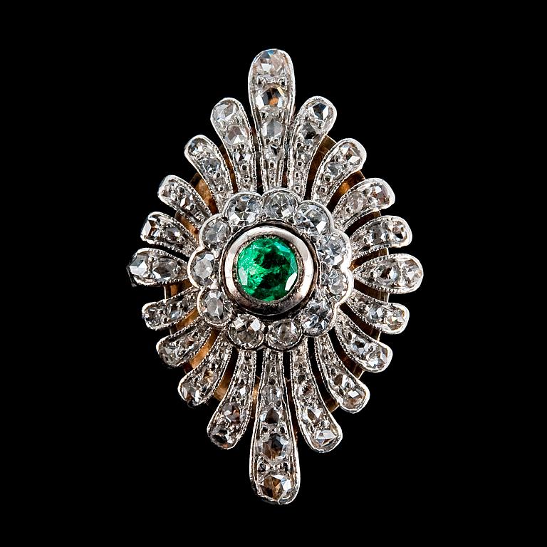 A RING, emerald c. 0.20 ct, 8/8 diamonds and rose cut diamonds c. 0.70 ct.