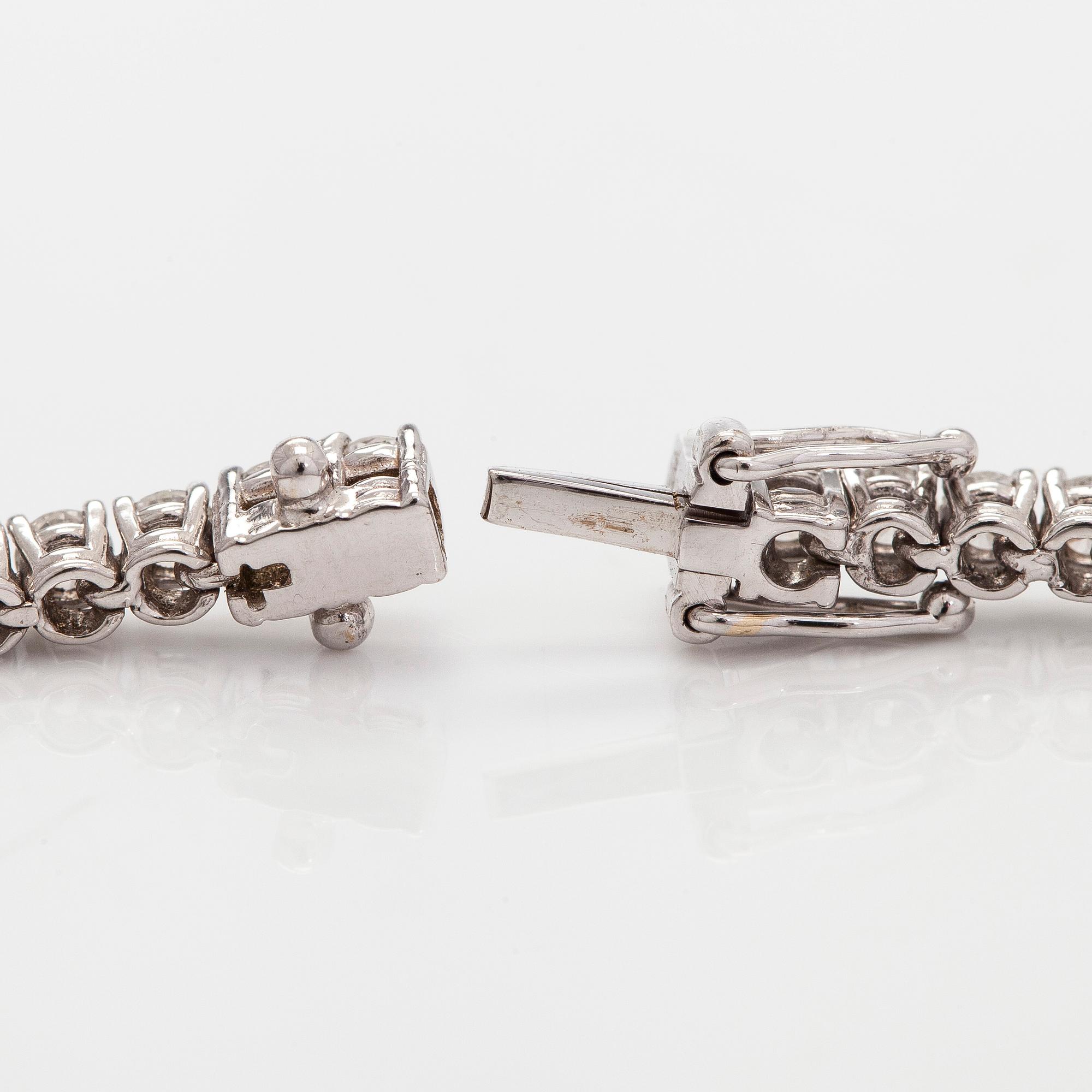 Tennis bracelet, brilliant-cut diamonds, 18K white gold.