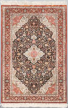 An oriental silk rug, ca 151 x 90 cm.