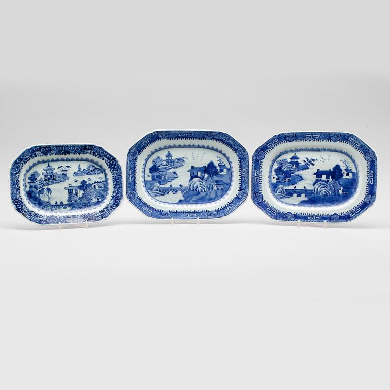 STEKFAT, 3 st (2+1), porslin, Kina, 1700-tal.