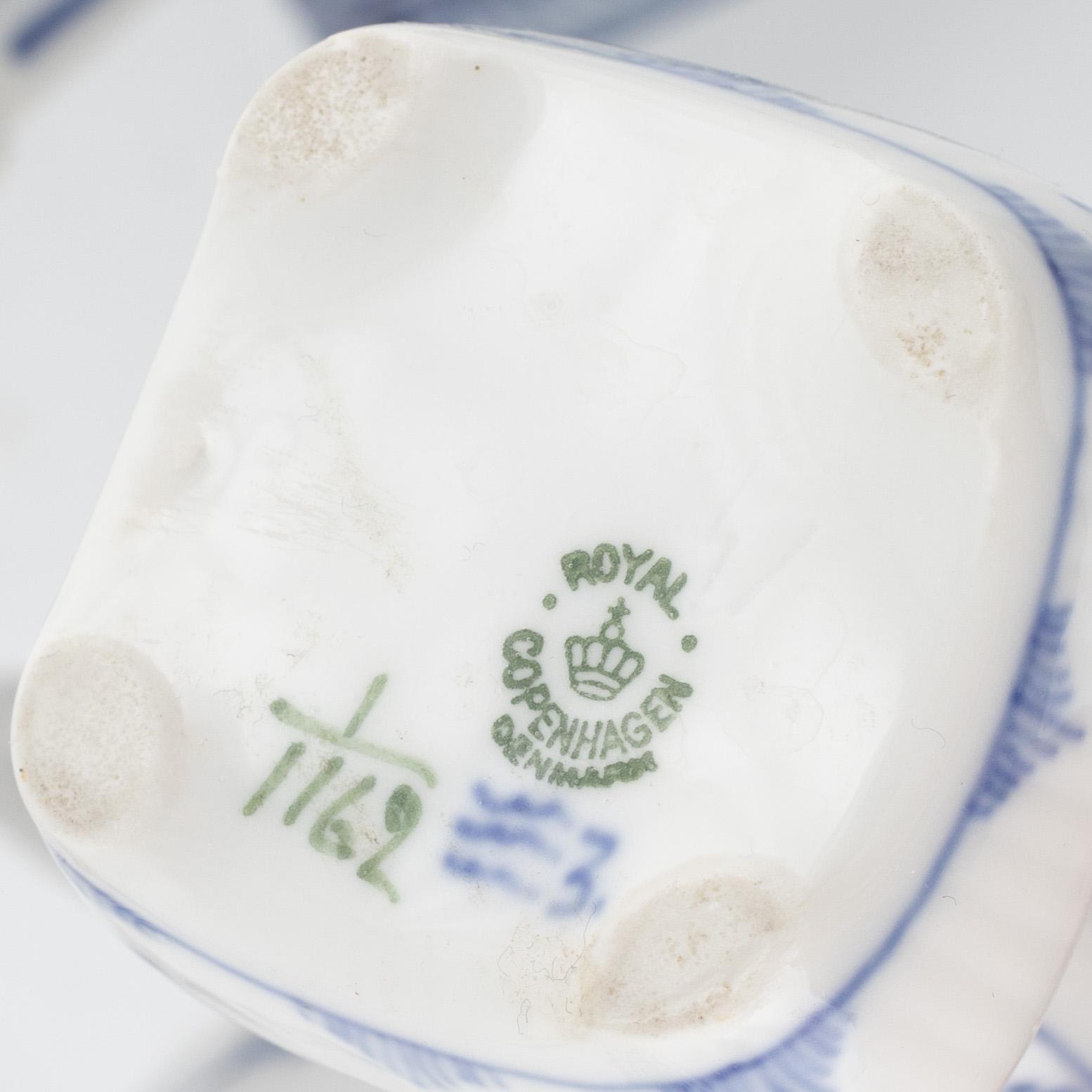 39 porcelain pieces of a 'Musselmalet' service, Royal Copenhagen, Denmark.