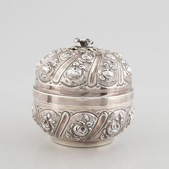 Dosa med lock, silver, 1900-tal.