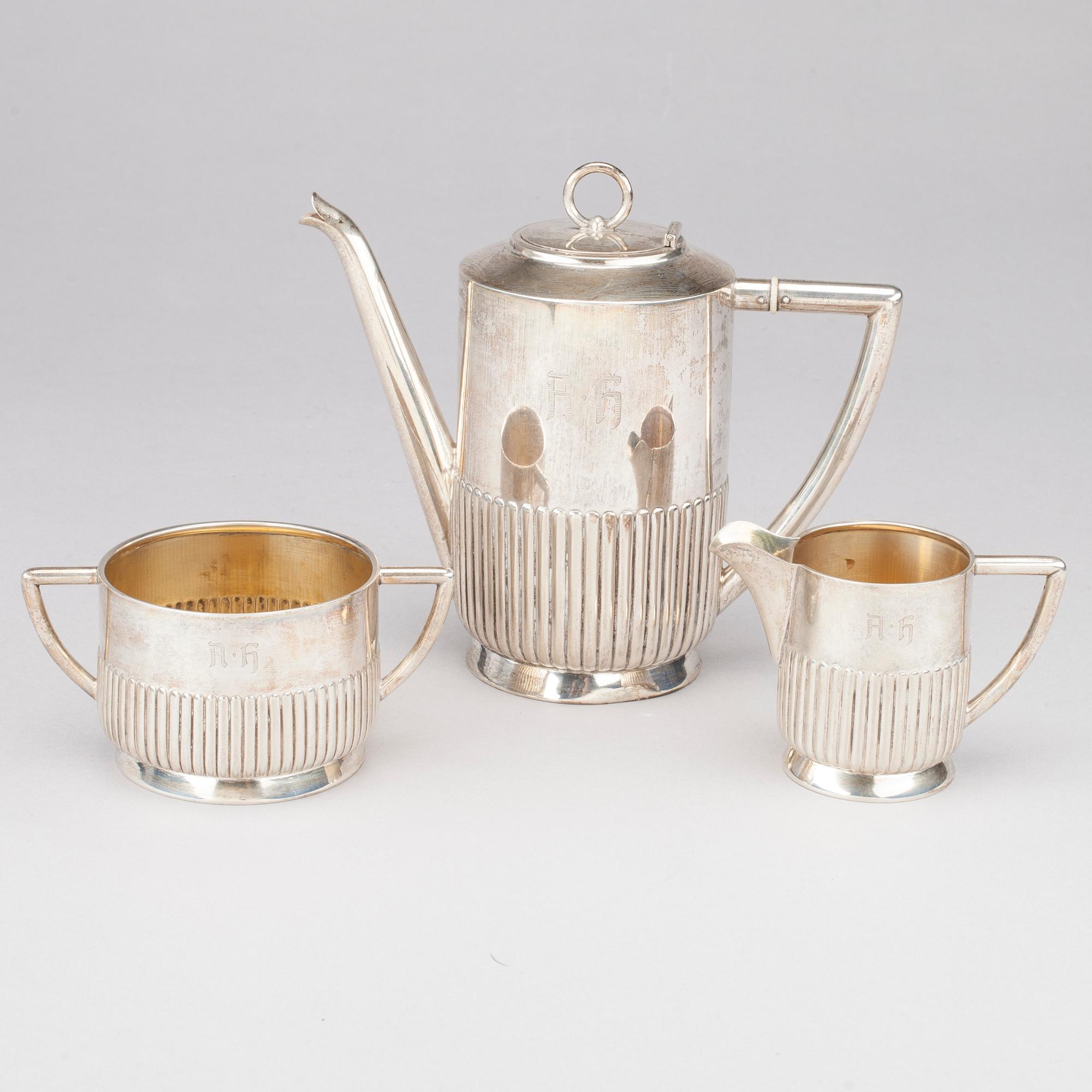 KAFFESERVIS, 3 delar, silver, C.G.Hallberg, Stockholm, 1913. Totalvikt 589 g.