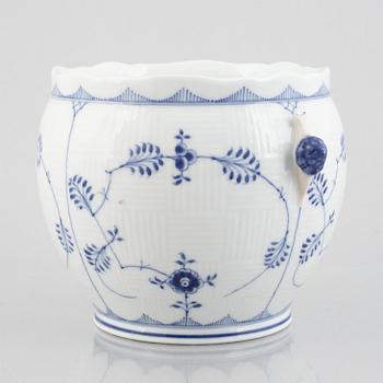 A 'Blue Fluted Plain' / 'Musselmalet riflet' porcelain flower pot, Royal Copenhagen, model 125, 1898-1923.