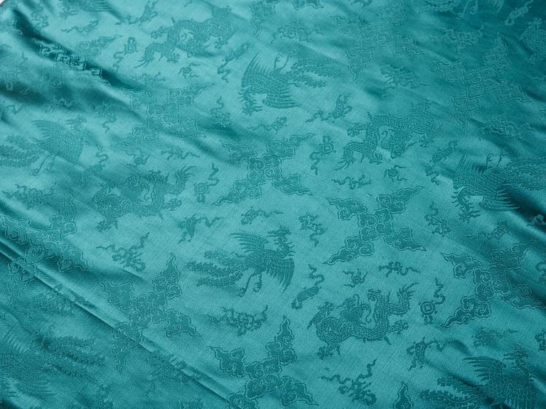 A BOLT OF SILK, uncut. Late Qing dynasty, (1644-1912).