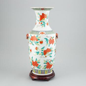 A large famille rose floor vase, early 20th century.