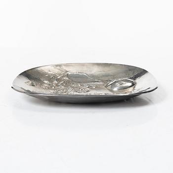 Olle Ohlsson, A silver dish, signed 1978 and numbered 76/350, Silvergillet AB, Malmö 1978.