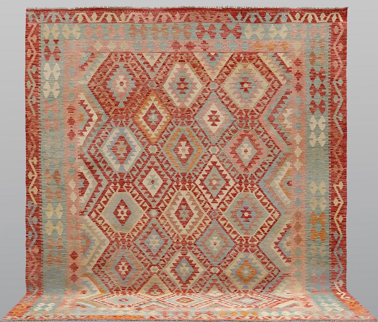 A Kilim carpet, approx. 338 x 265 cm.