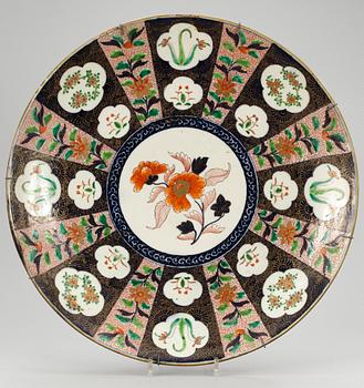 684. FAT, porslin. Japan Imari, omkr 1900.