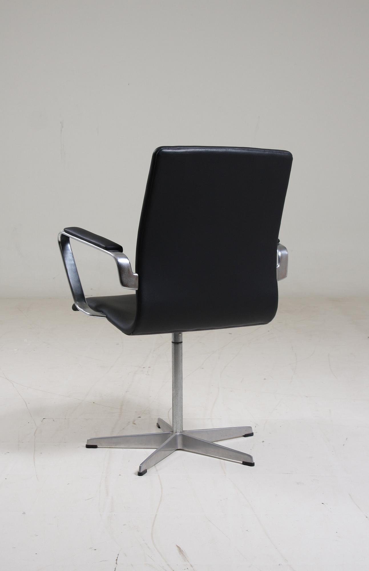 KARMSTOL, "Oxford" låg, Arne Jacobsen, Fritz Hansen.