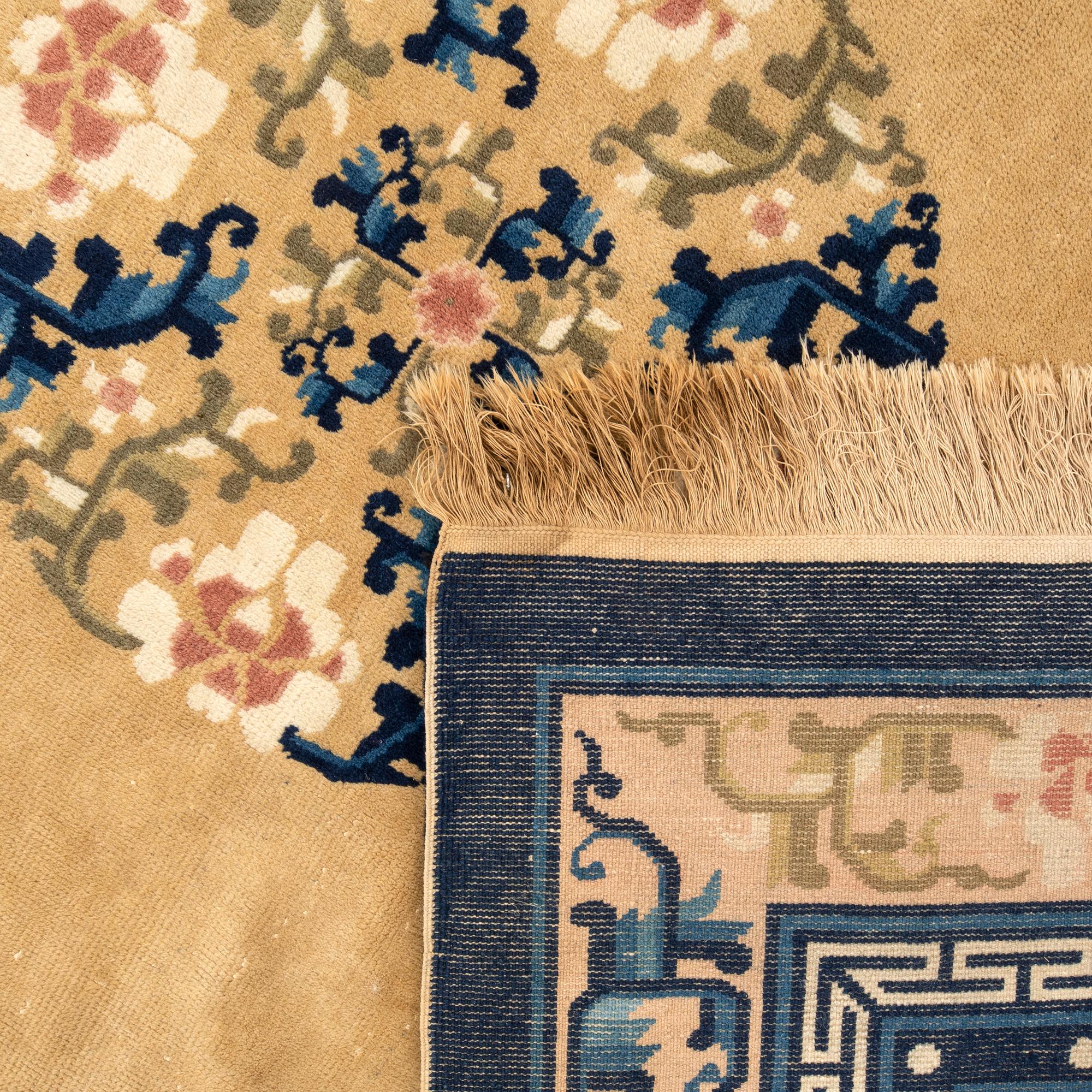 Rug, China antique finish approx. 244x153 cm.