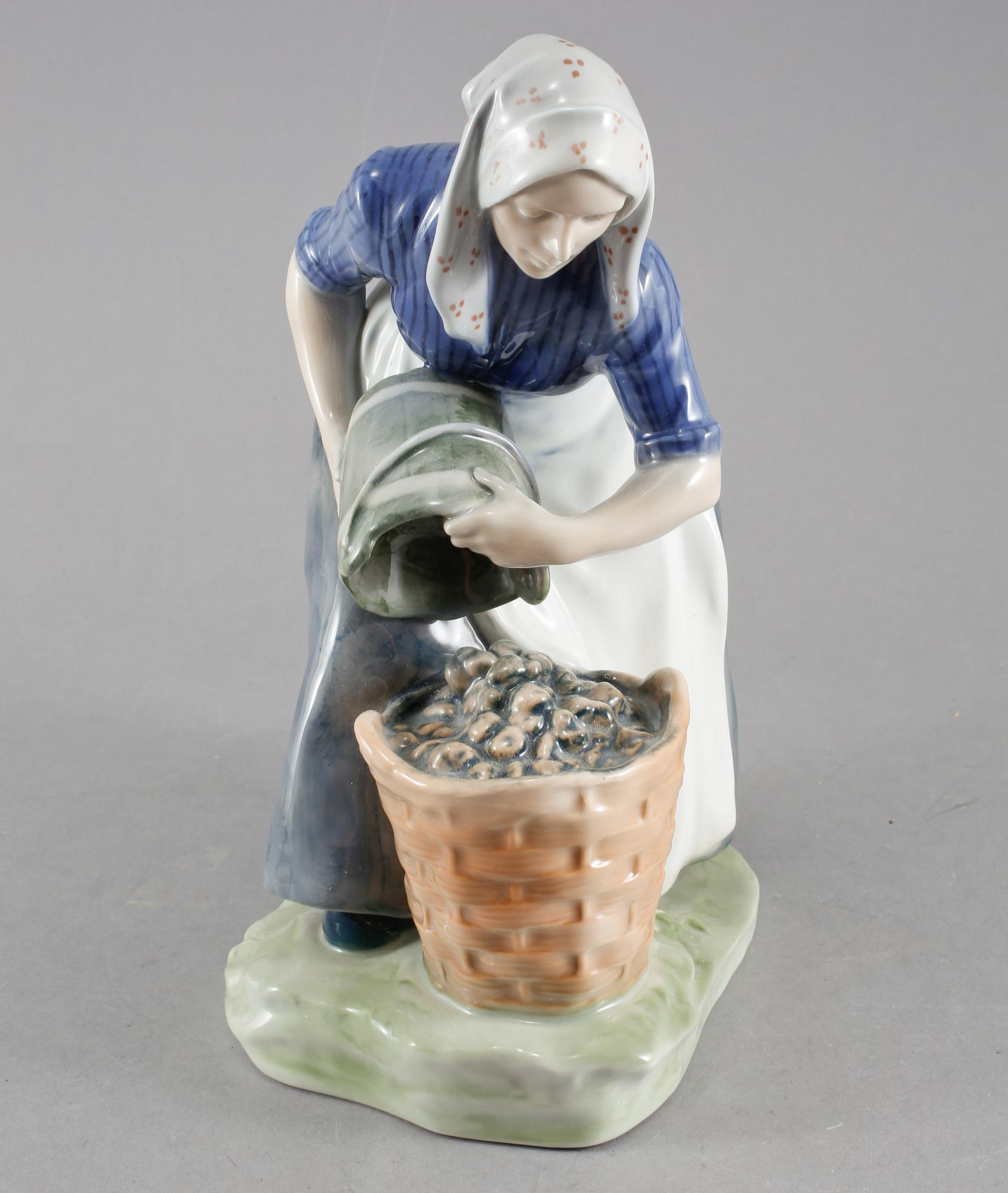 FIGURIN, porslin, Royal Copenhagen, omkring 1900-talets mitt.