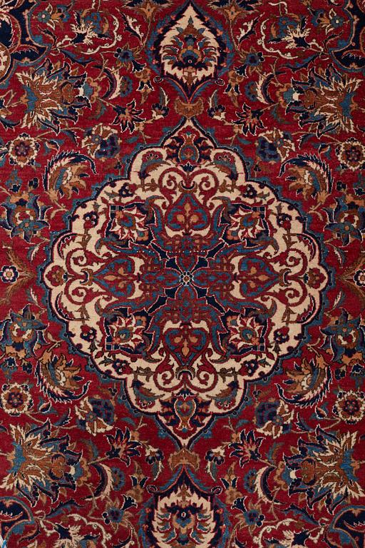 A RUG, a semi-antique Esfahan, ca 213,5 x 143,5-146,5 cm.