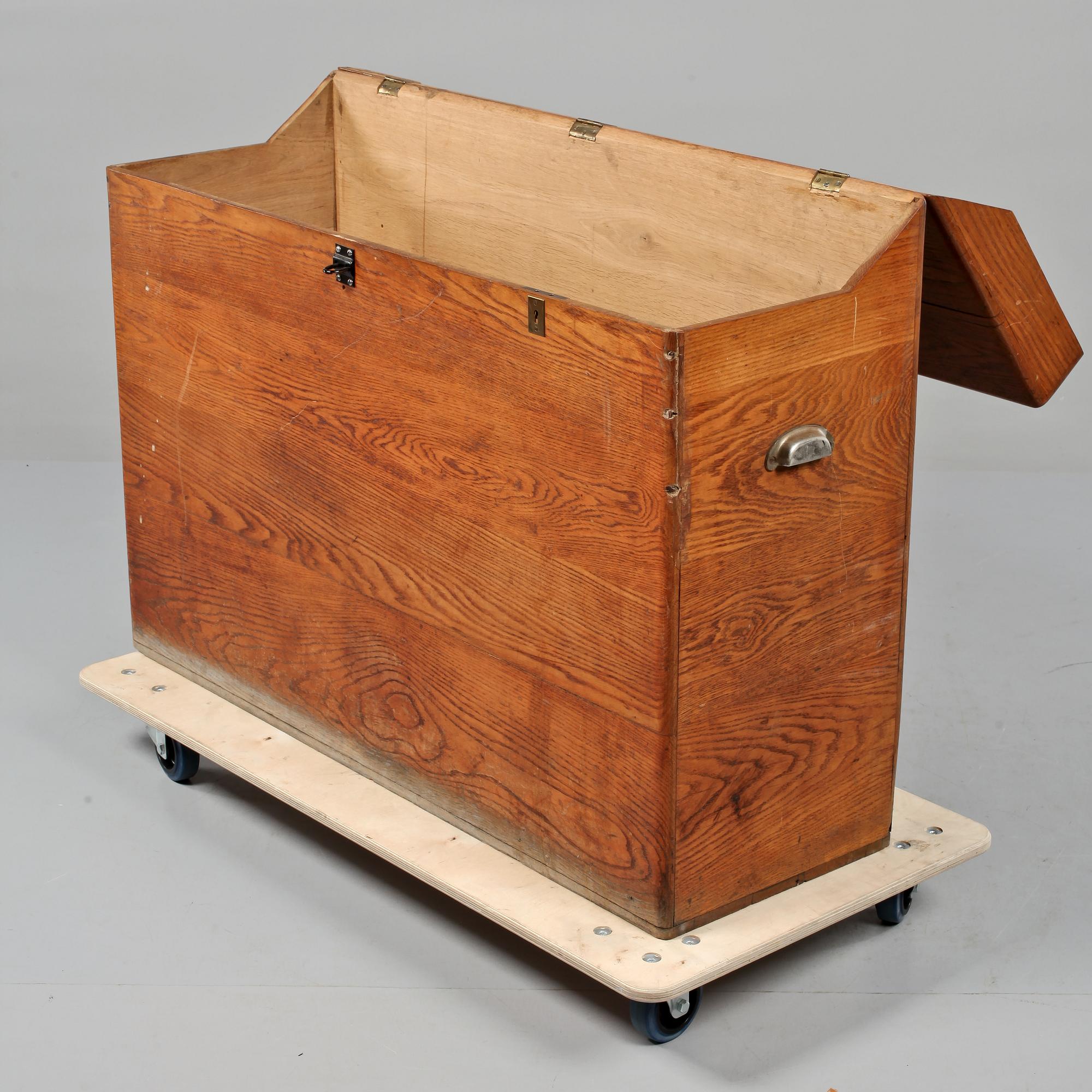 FÖRVARINGSLÅDA, omkring 1900-talets mitt.