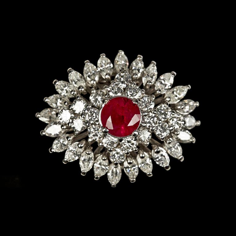 RING, ruby, 1.61 ct and brilliant- and navette cut diamonds, tot. app. 4 cts.