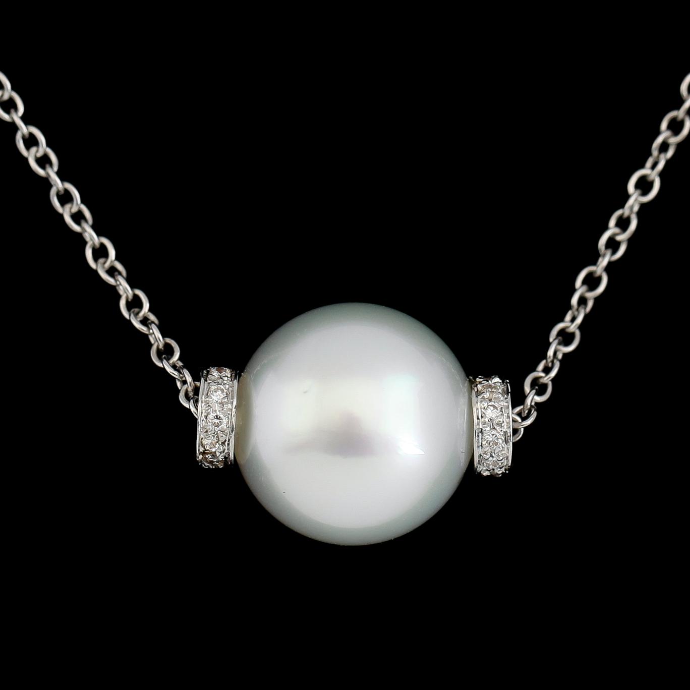 COLLIER MED PÄRLA, 18K vitguld, diamanter tot ca 0.10 ct. South Seapärla.