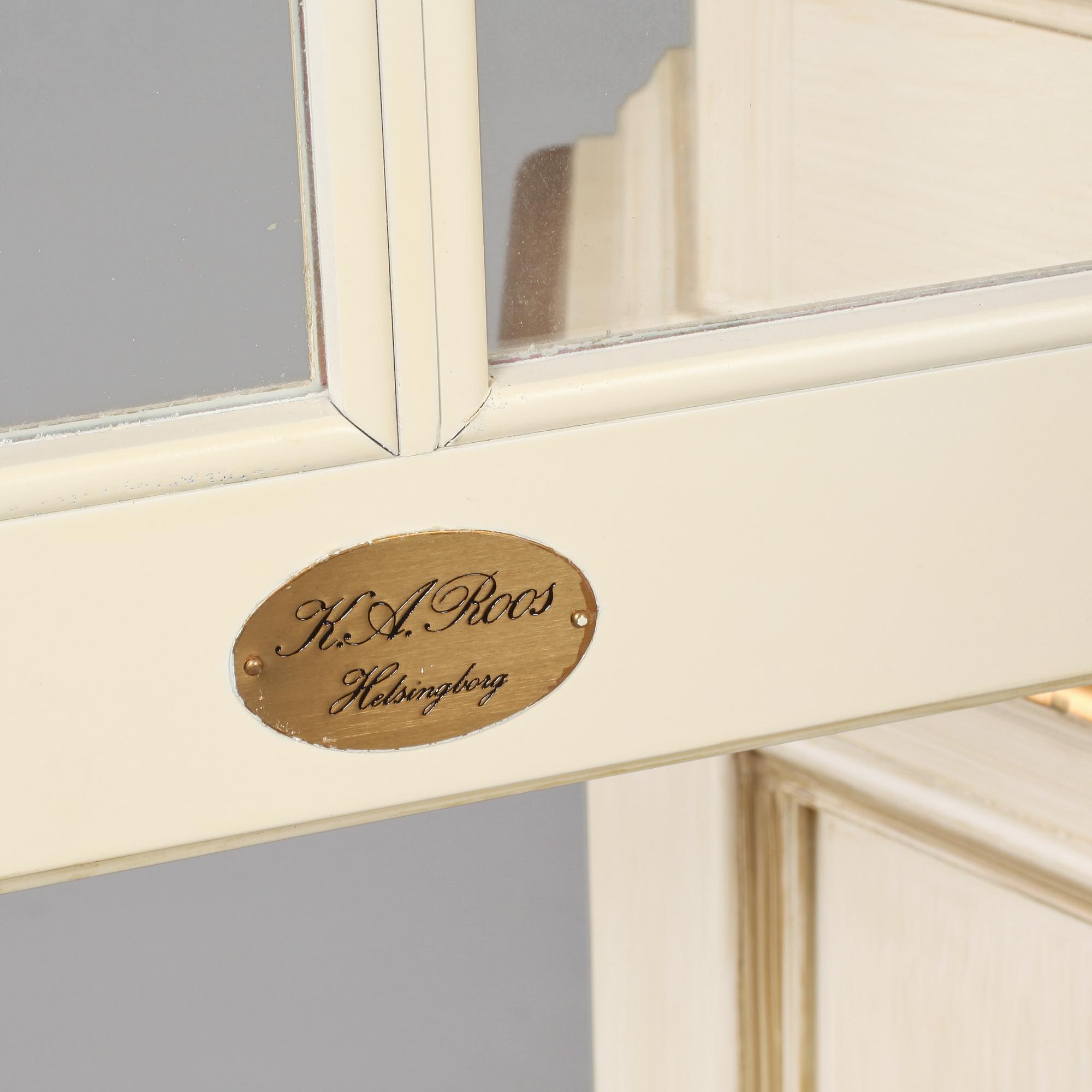 VITRINSKÅP, 1900-talets sista del.