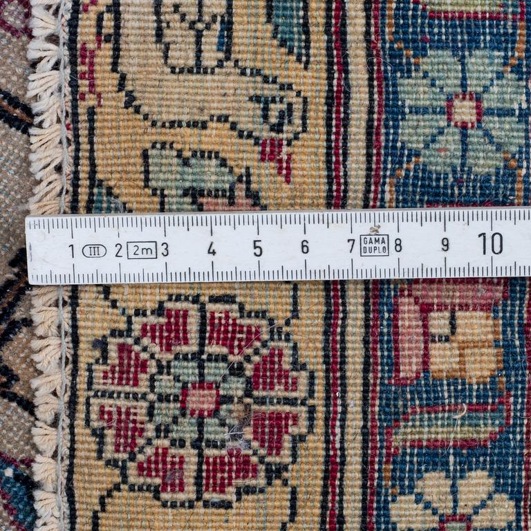 MATTO, semi-antique persian possibly Esfahan/Tehran/Kashan ca 259 x 156 cm.