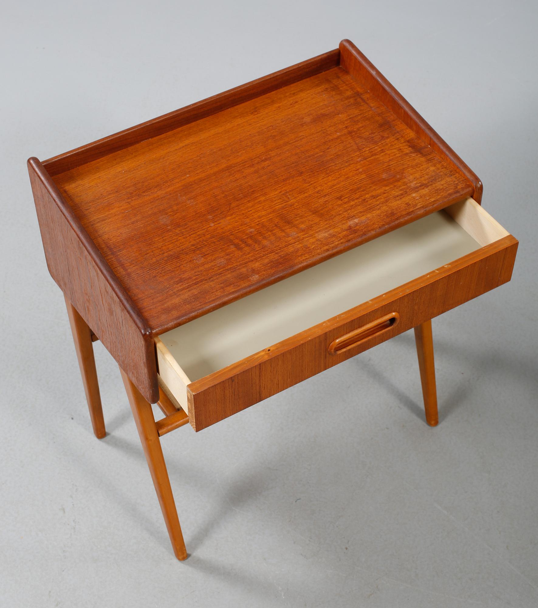 SÄNGBORD, ett par, 1900-talets mitt.