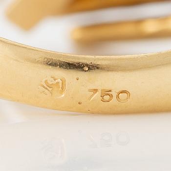 Ring, 18K gold in the form of hands, set with carré-cut rubies.