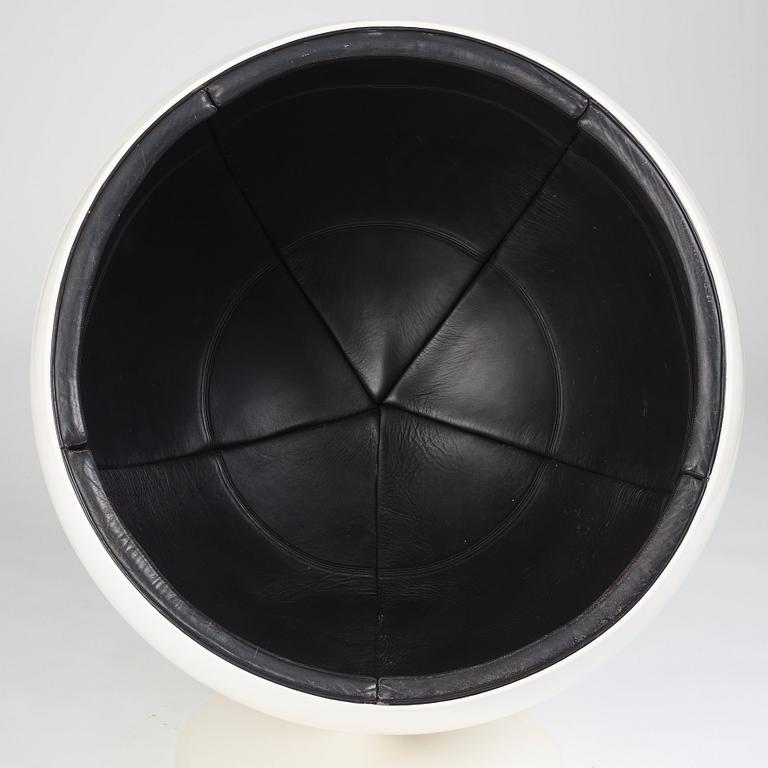 Eero Aarnio, a 'Ball chair', Asko International, 1960-70s.