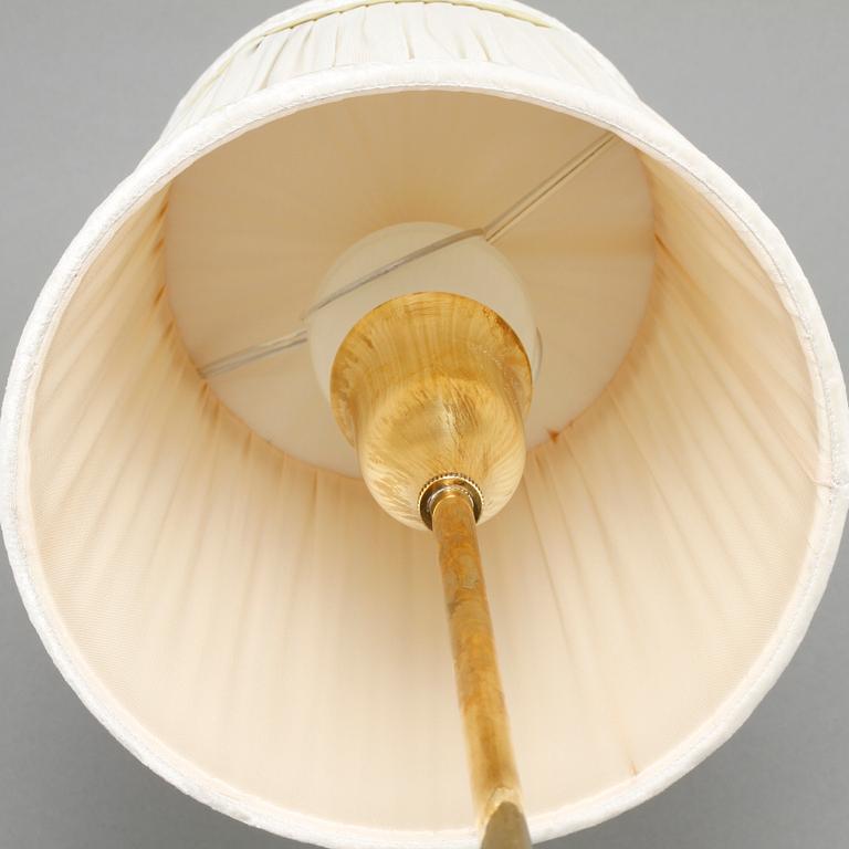 JOSEF FRANK, bordslampa 2552, Firma Svenskt Tenn, modellen formgiven 1938.