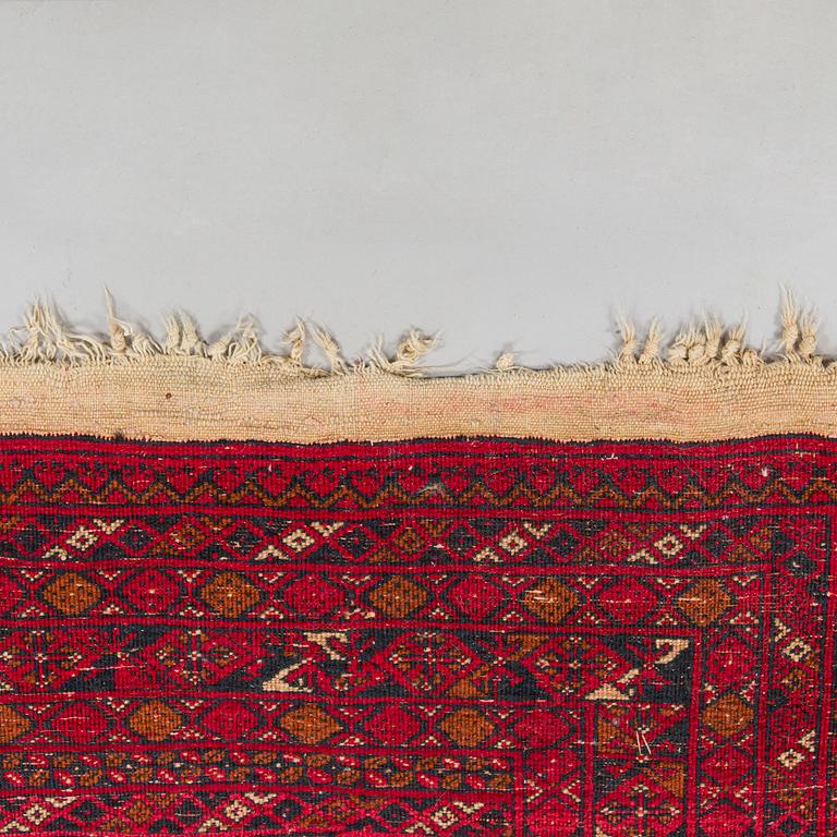 An Oriental runner, approx. 285 x 86 cm.