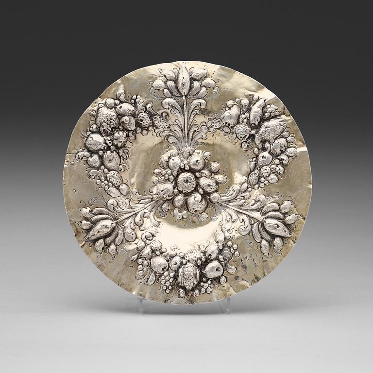 KONFEKTFAT, av Johann Eissler, Nürnberg (verksam 1665-1708). Barock.