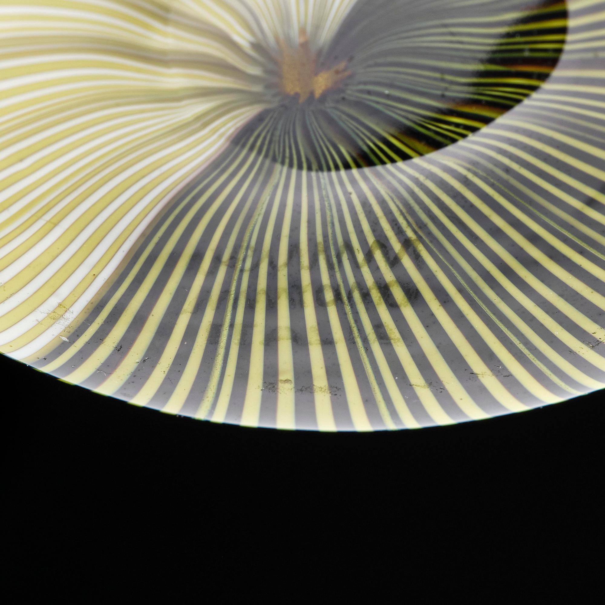 Carlo Scarpa, a rare "Tessuto bicolore" glass vase, model 4551, Venini, Murano, Italy 1945-48.