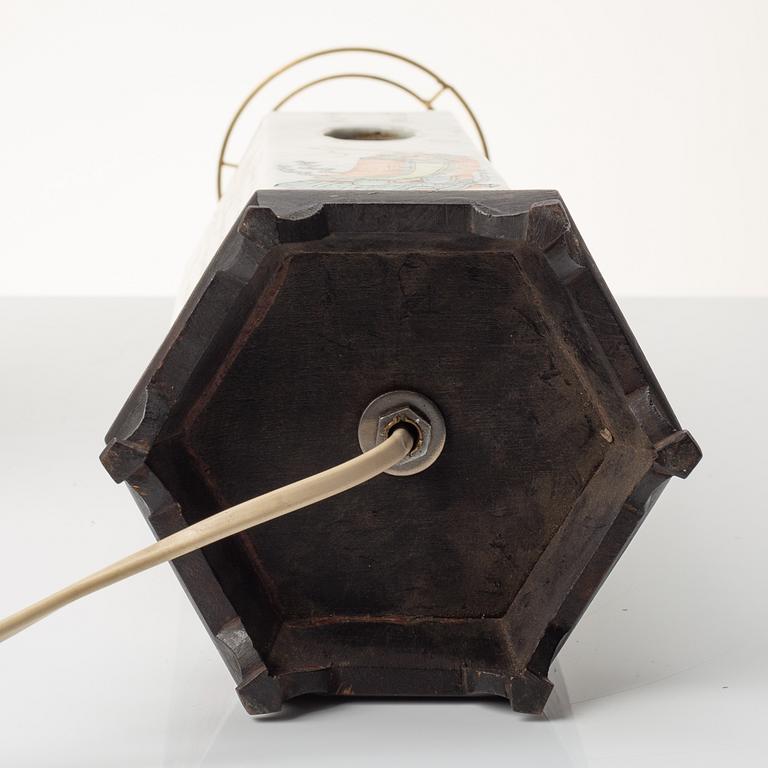 Perukstockar/bordslampor, ett par, porslin, Kina, sen Qingdynati.