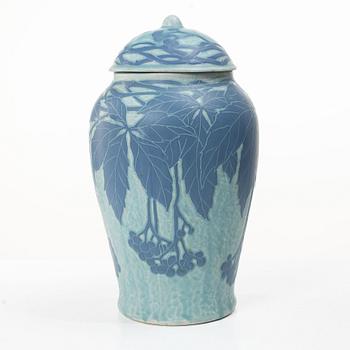 Josef Ekberg, A 'Sgrafitto' lidded creamware urn, Gustavsberg, 1924.