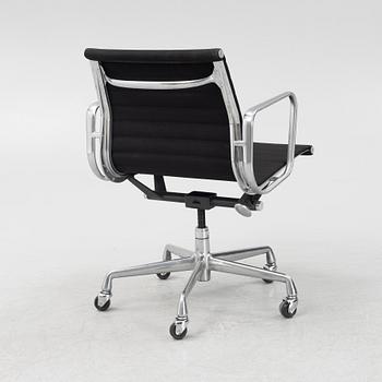 Charles & Ray Eames, skrivbordsstol, "EA 335", Herman Miller 1997.