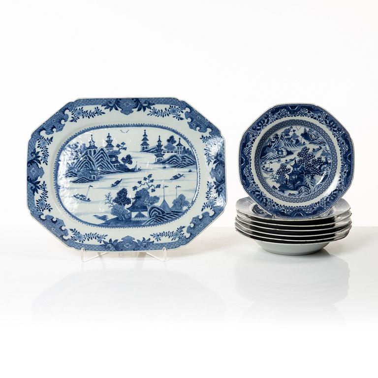 Service pieces 8 pcs, roasting dish 1 pc and 7 pcs plates, Qianlong (1736-95).