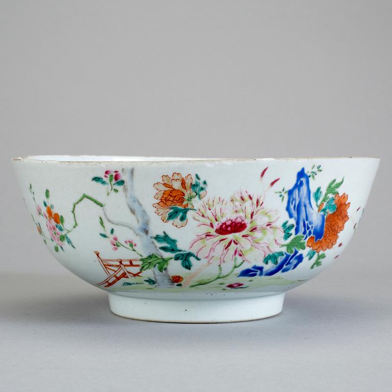 SKÅL, porslin, Kina, Qianlong (1736-95).