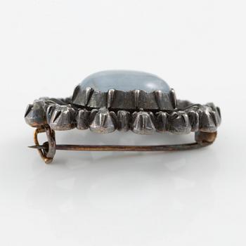 Brooch, silver with moonstone and old-cut as well as rose-cut diamonds.