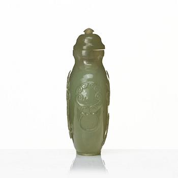 A Chinese carved nephrite snuff bottle with cover.