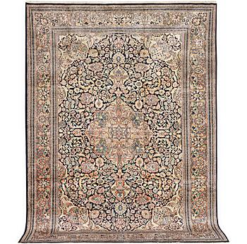 A Kashmir carpet, silk, c. 333 x 234 cm.