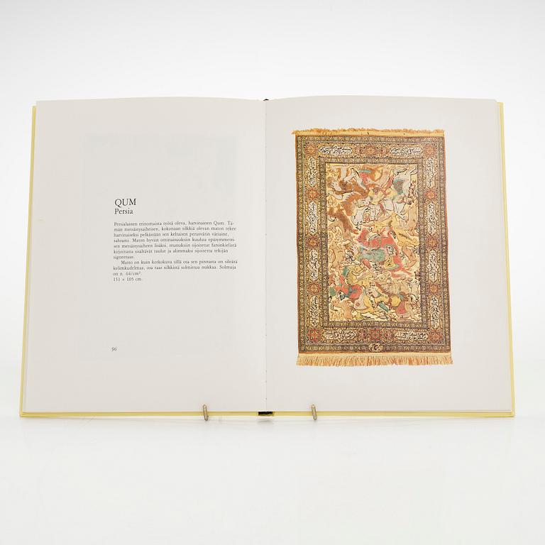 Matta, old, relief med silke, Ghom, signerad, ca 151 x 105 cm.