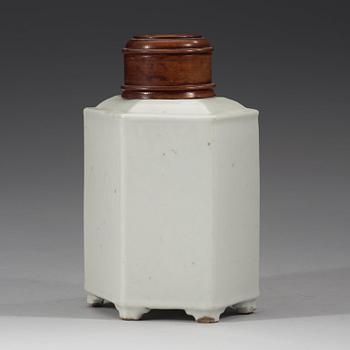 A blanc de chin tea caddie, Qing dynasty, Jiaqing (1796-1820).