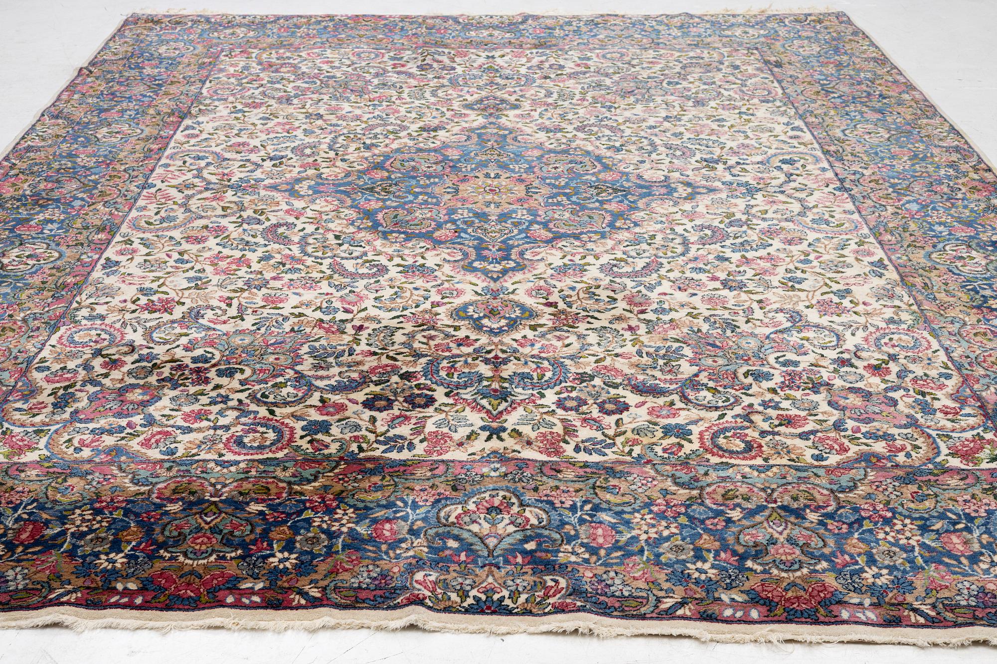 Matta,  semiantik Kirman. 368 x 268 cm.