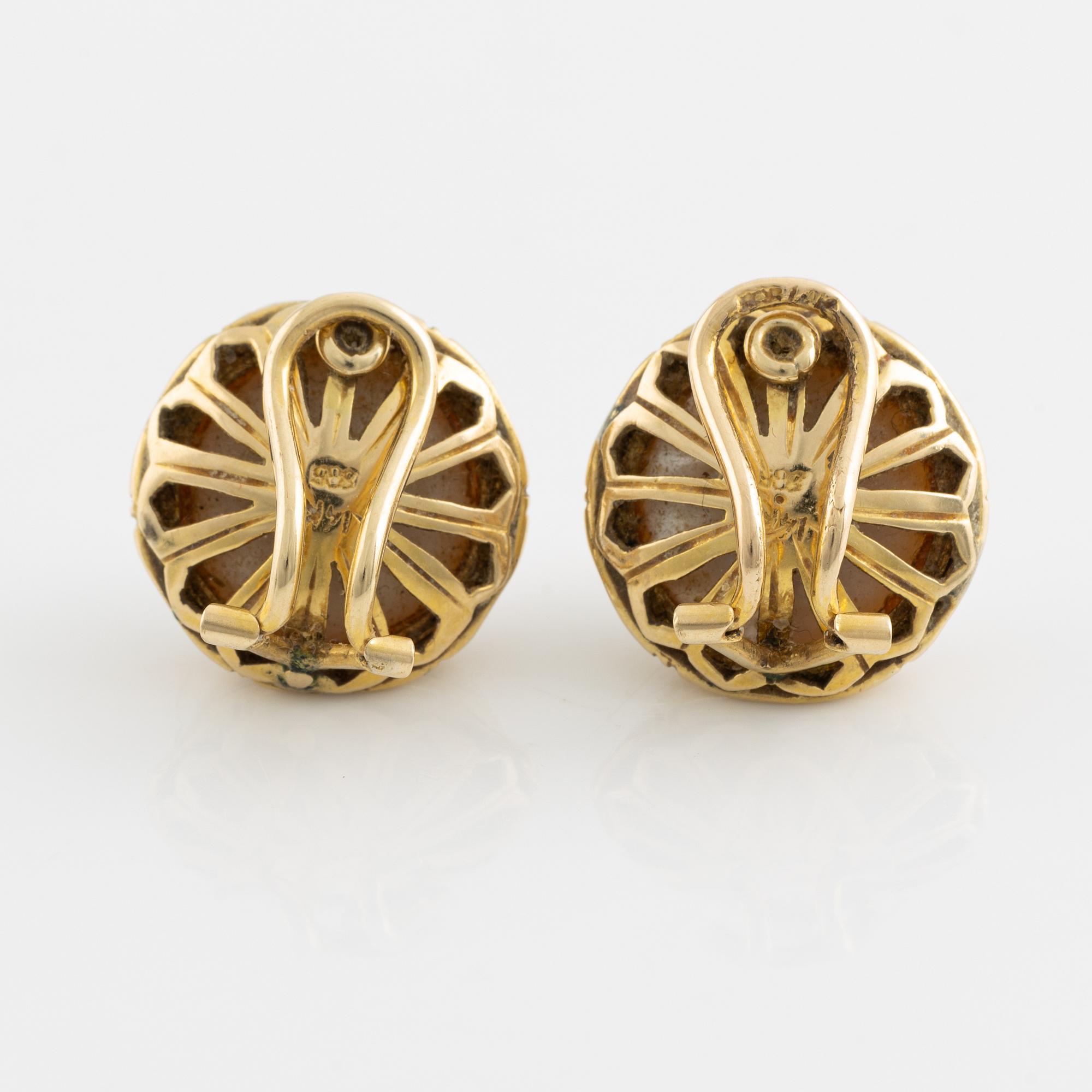 14K gold and mabe pearl clip earrings.