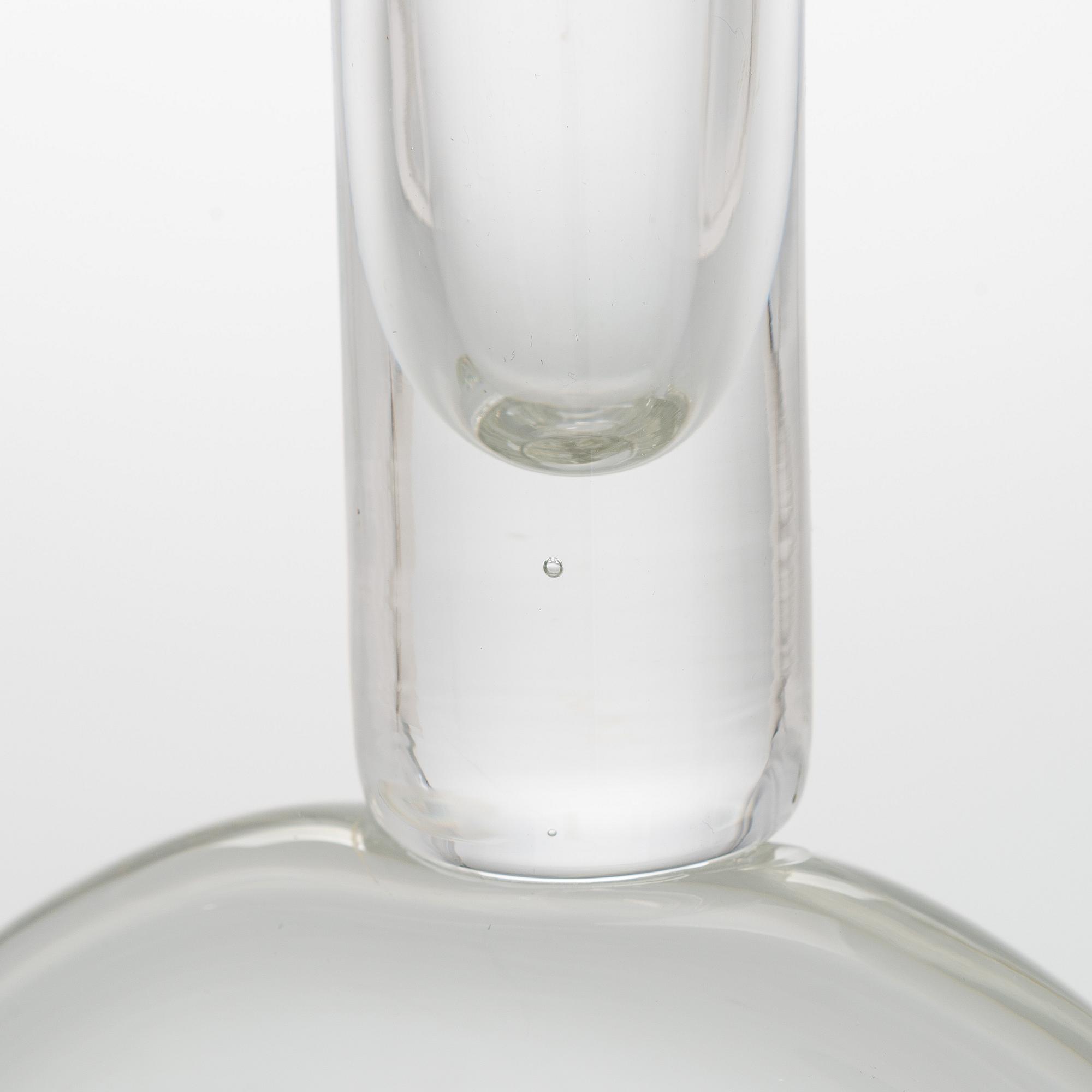 Oiva Toikka, A glass candle holder, signed Oiva Toikka Nuutajärvi Notsjö.