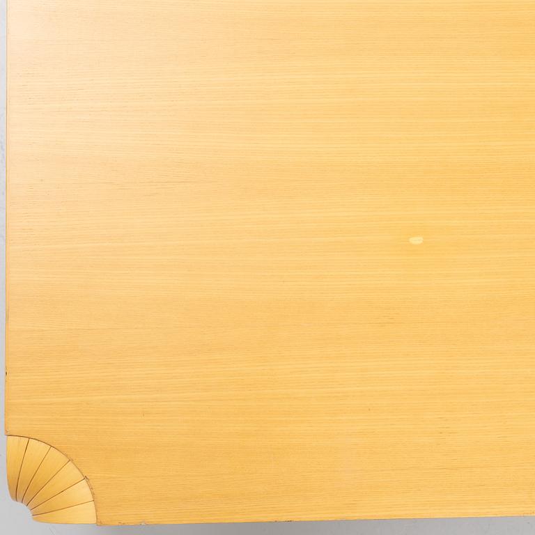 Alvar Aalto, soffbord, modell "X800A", Artek, Finland, sent 1900-tal.