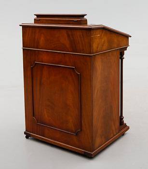 SKRIVPULPET, s k davenport, England, 1900-talets andra hälft.