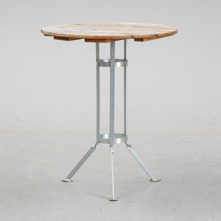 A set of four chairs and one table, Grythyttan, late 20th century.