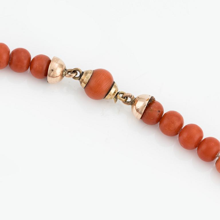 Necklace, graduated coral.