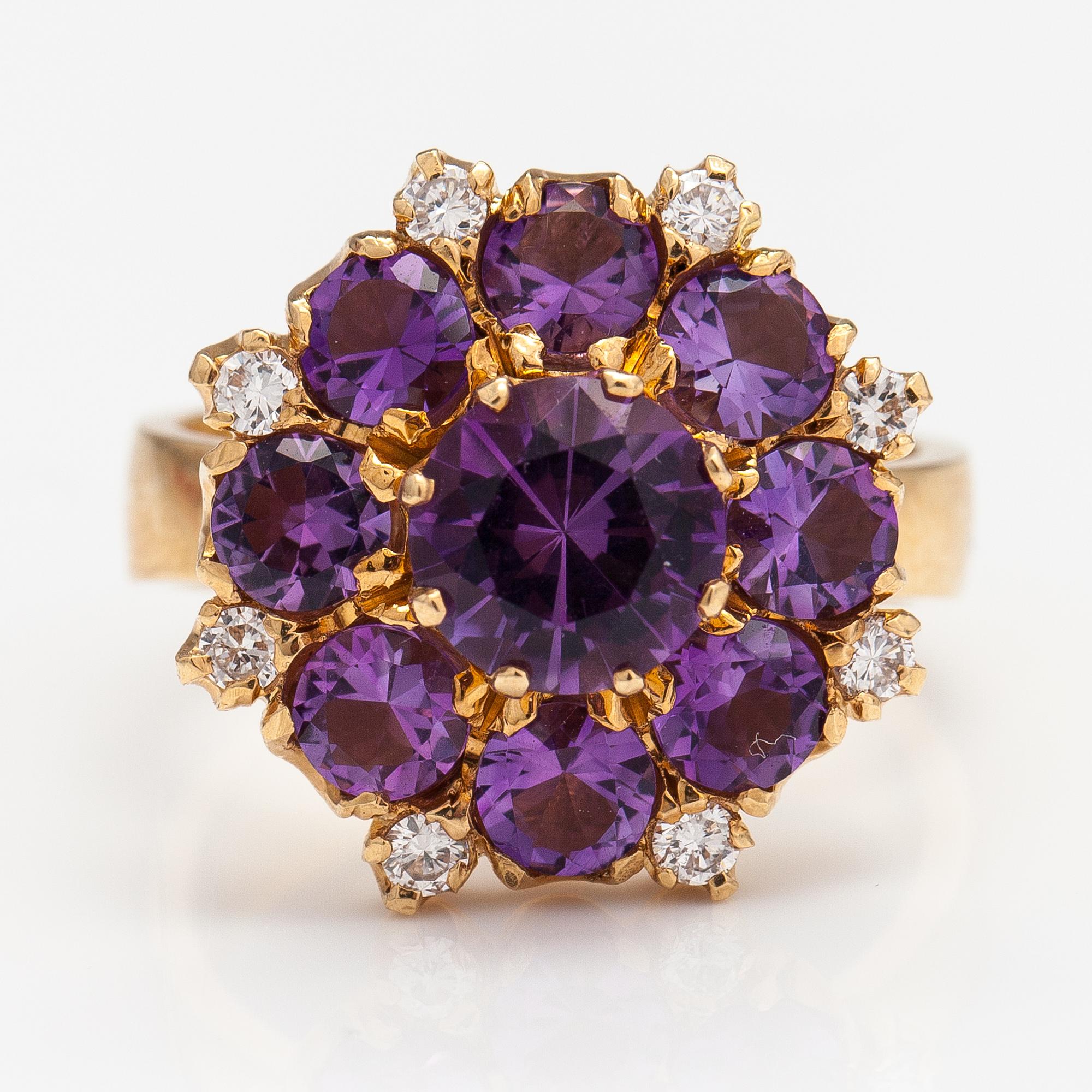 SORMUS, 18K kultaa, ametisteja, timantteja n. 0.20 ct yht. Ofelia Jewelry, Helsinki 1998.