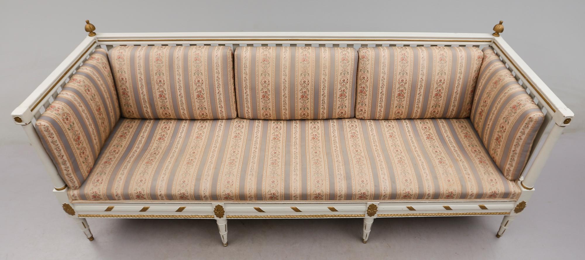 SOFFA, sengustaviansk, omkring år 1800.