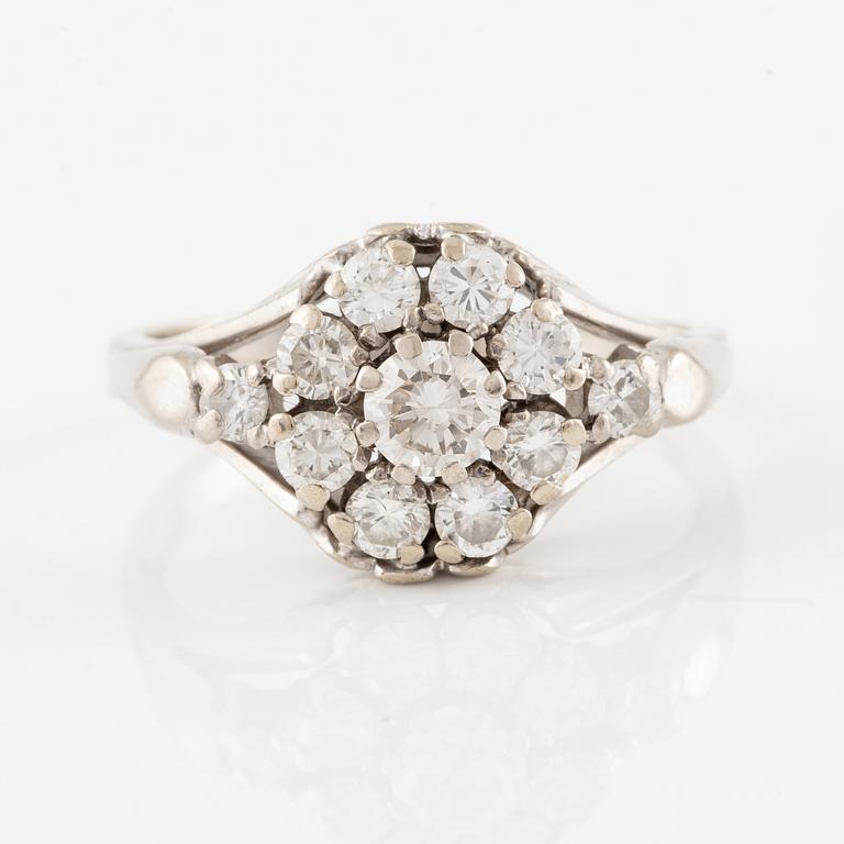 Ring, 18K white gold with brilliant-cut diamonds.