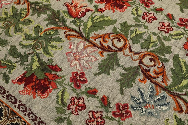 An older Bessarabian Kelim carpet, 286 x 200 cm.